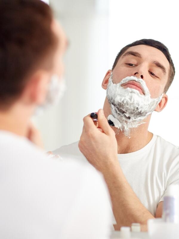 Is it a myth that men who shave daily with a razor age quickly?